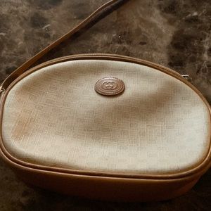 Gucci vintage Crossbody clean smoke free